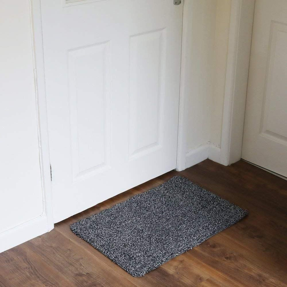 absorbent-microfiber-door-mat-with-non-slip-backing-img7.jpg