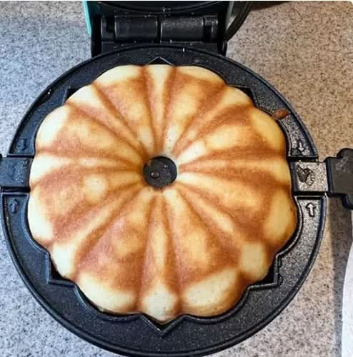 compact-mini-bundt-cake-maker-non-stick-fast-heating-img7.jpg