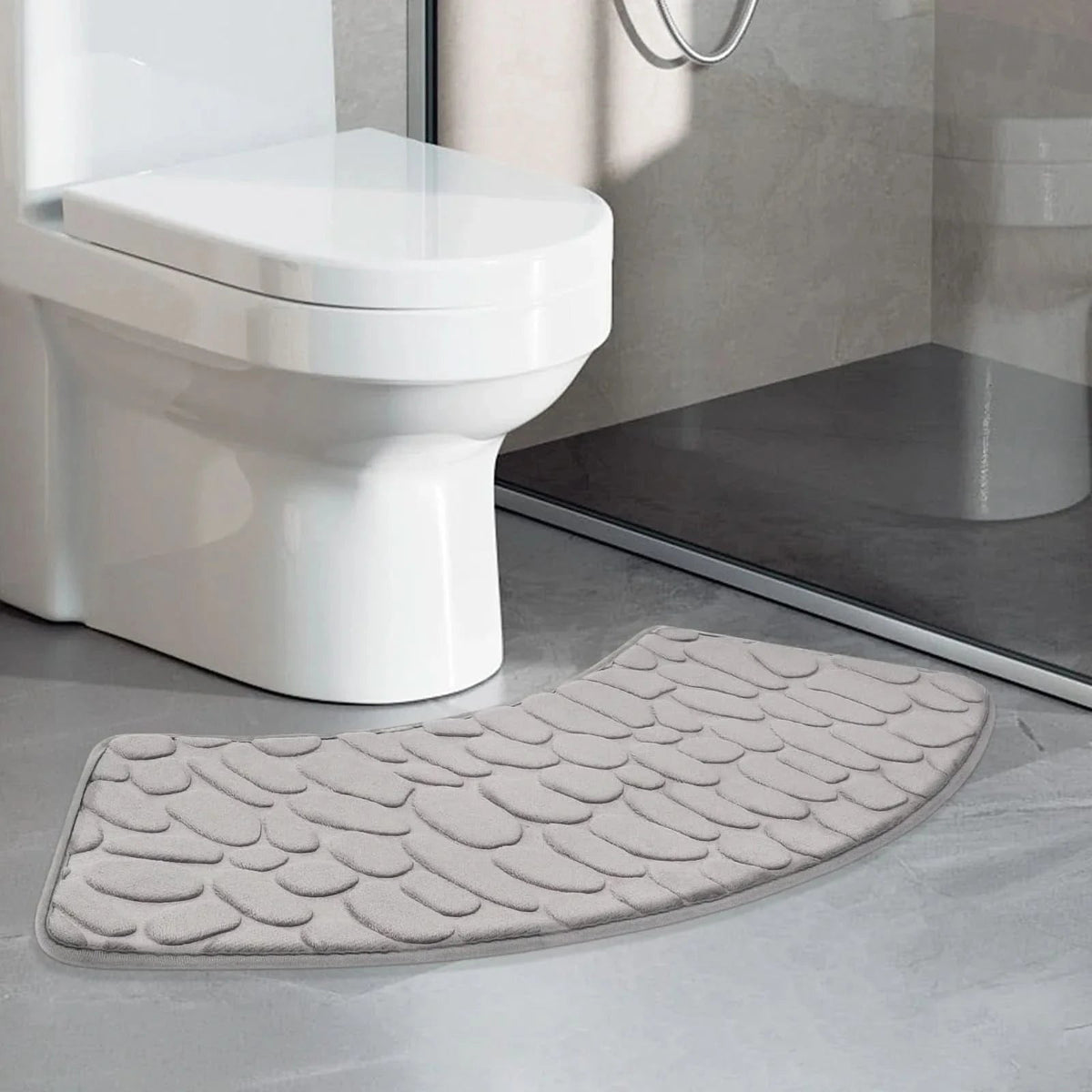 curved-non-slip-bath-mat-for-bathroom-quick-dry-ergonomic-design-img2.webp