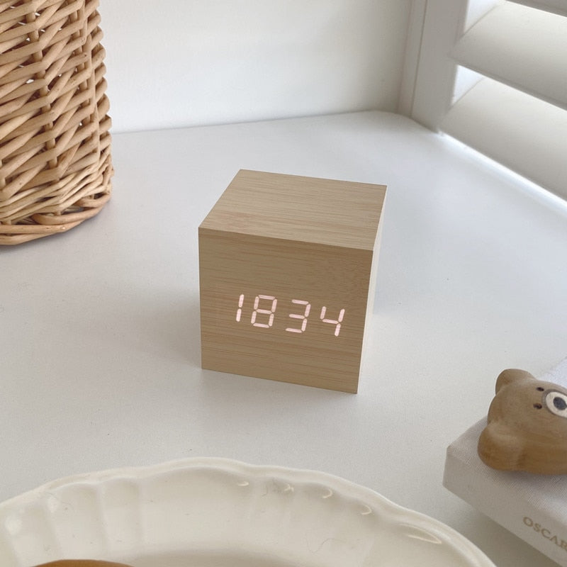 digital-wood-table-clock-with-date-temperature-display-img1.jpg