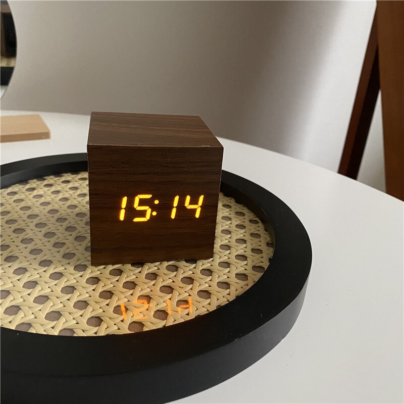 digital-wood-table-clock-with-date-temperature-display-img3.jpg