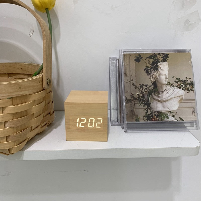 digital-wood-table-clock-with-date-temperature-display-img4.jpg