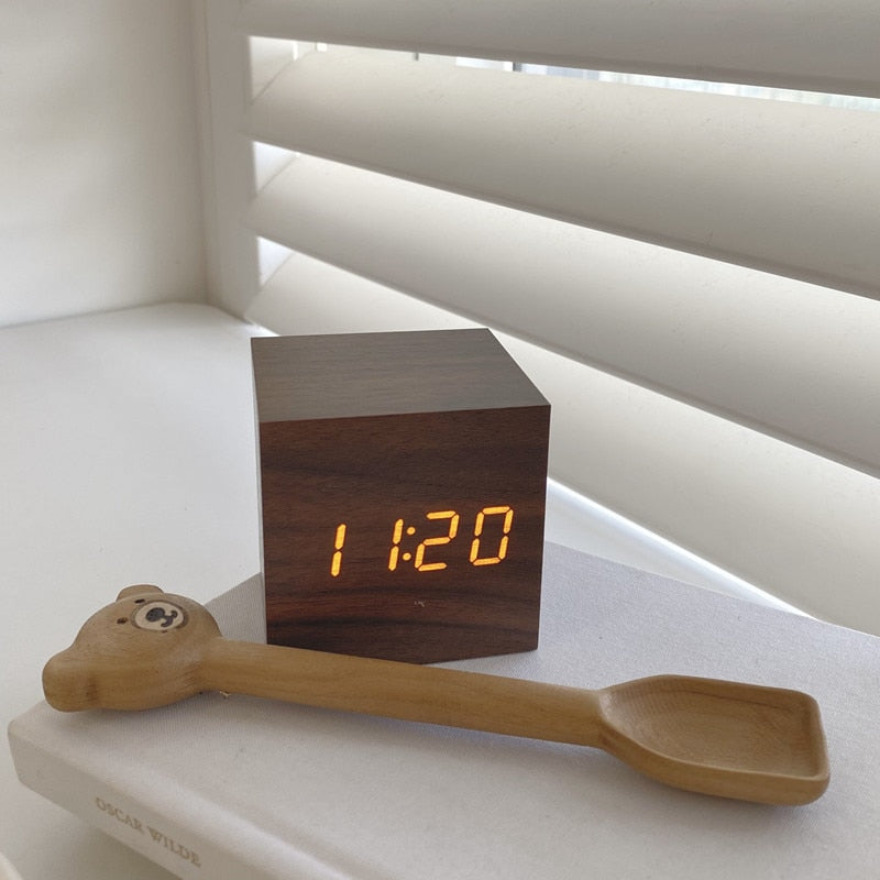 digital-wood-table-clock-with-date-temperature-display-img5.jpg