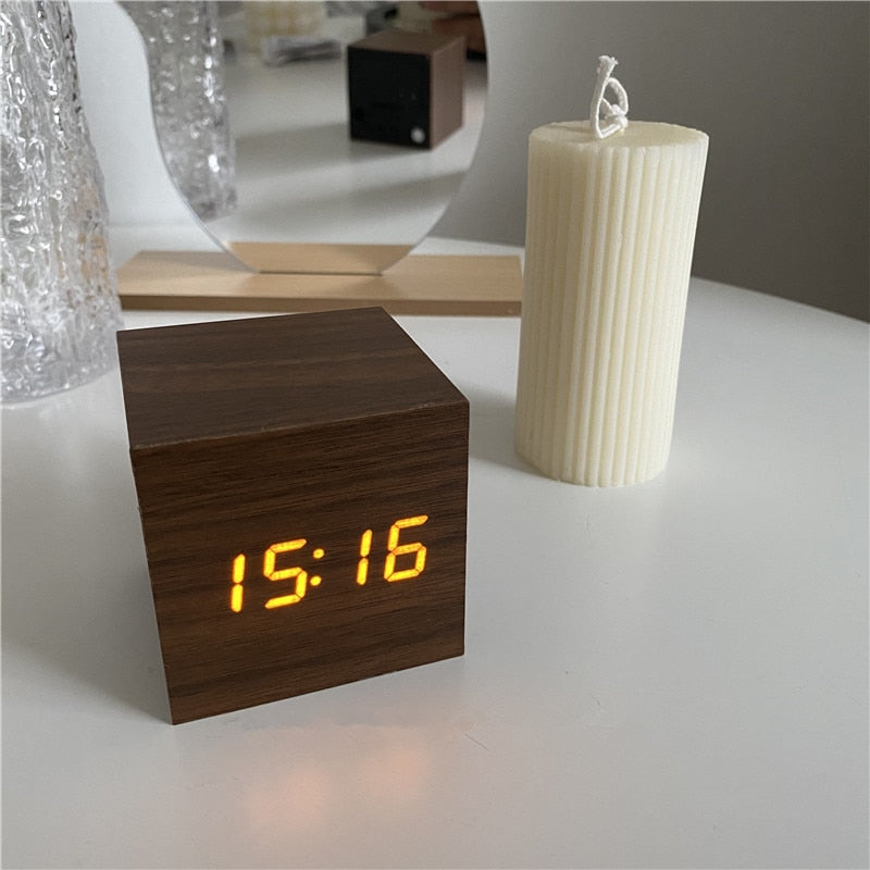 digital-wood-table-clock-with-date-temperature-display-img7.jpg