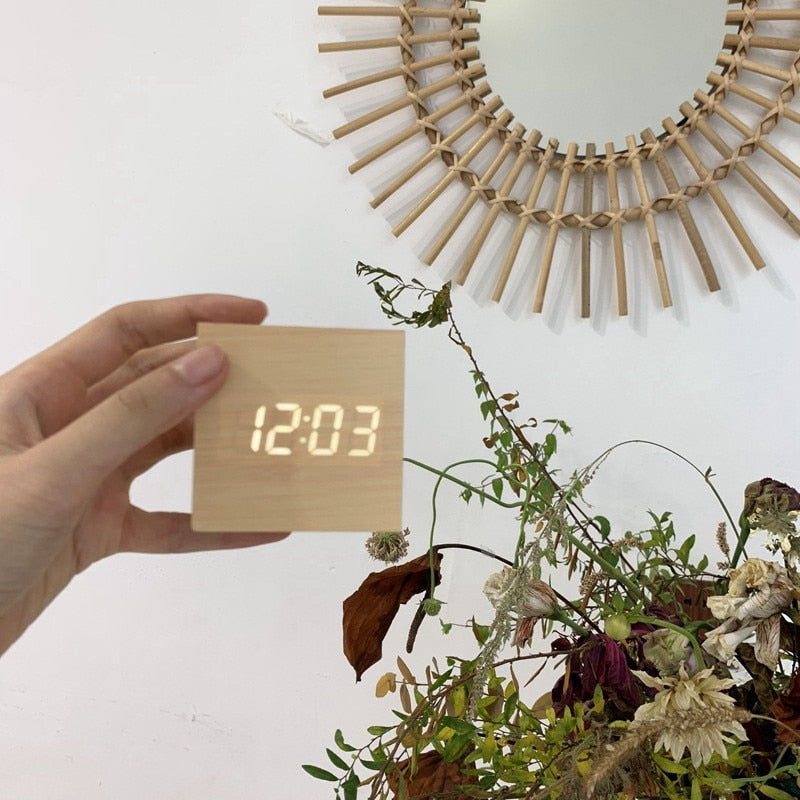 digital-wood-table-clock-with-date-temperature-display-img8.jpg