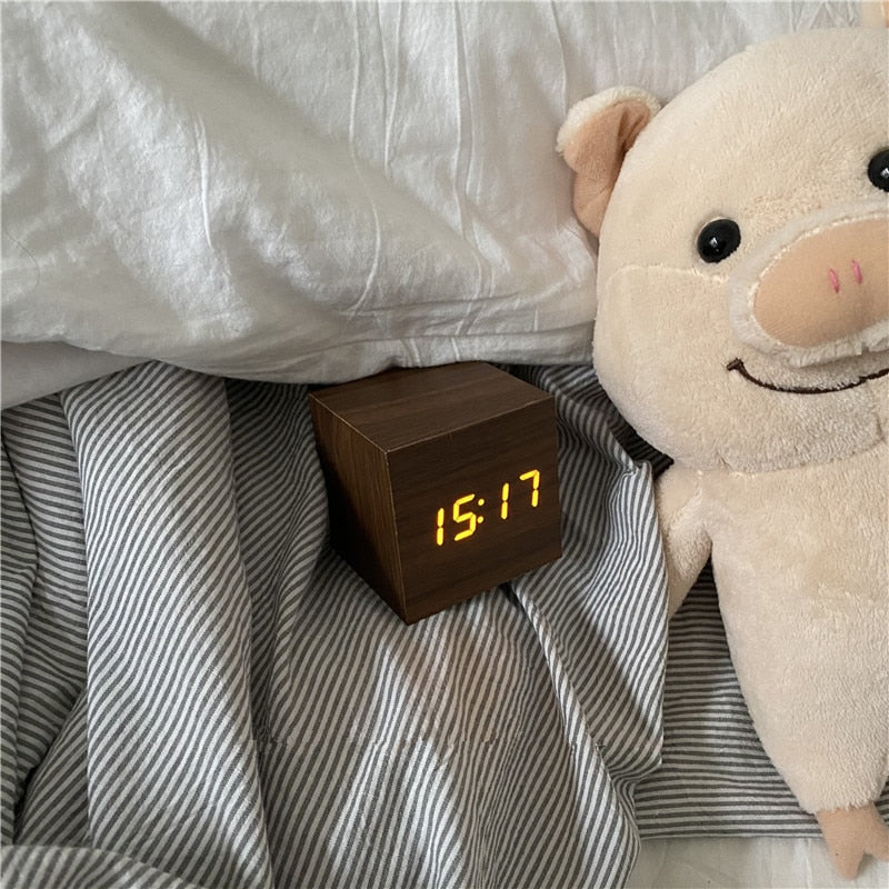 digital-wood-table-clock-with-date-temperature-display-img9.jpg