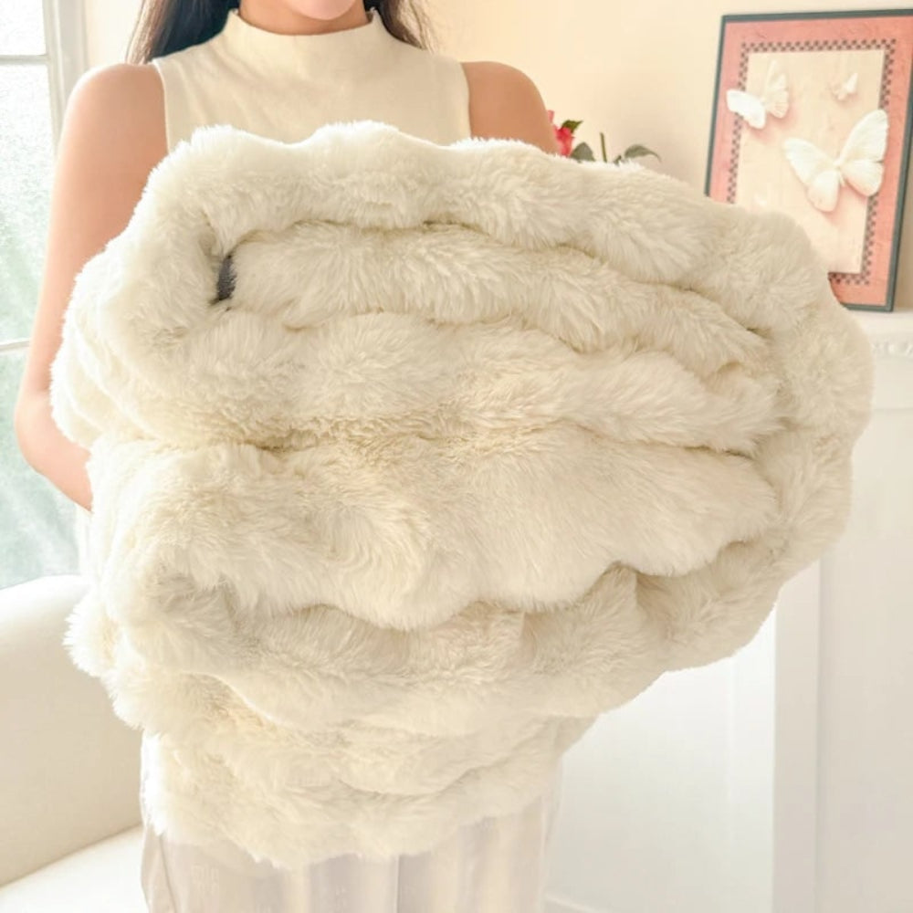 faux-fur-plush-throw-blanket-ultra-soft-double-layer-design-img4.jpg