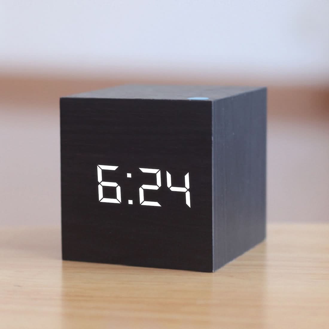 minimalist-led-cube-alarm-clock-with-auto-night-mode-img1.jpg
