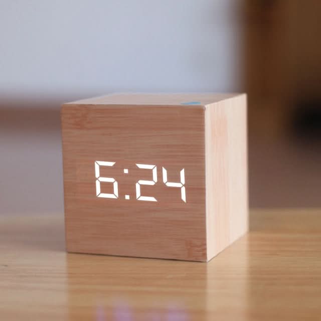 minimalist-led-cube-alarm-clock-with-auto-night-mode-img6.jpg