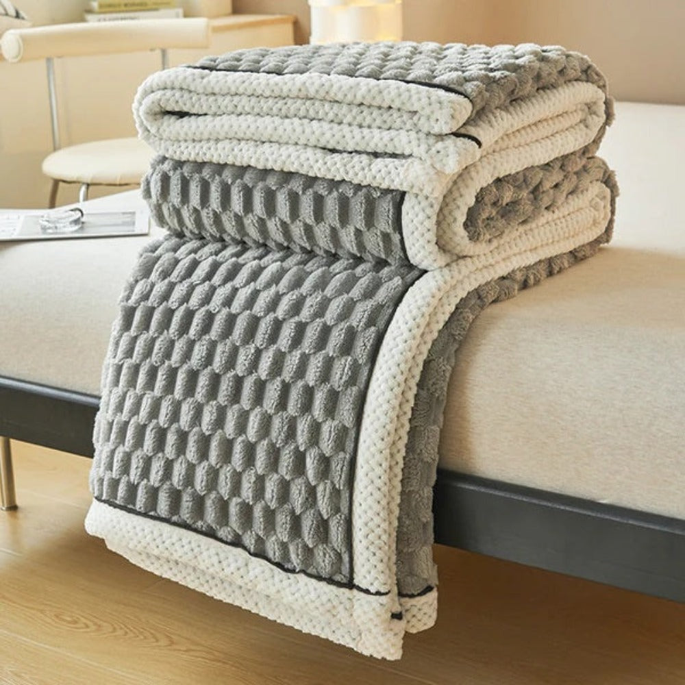 plush-bubble-throw-blanket-cloud-soft-year-round-comfort-img4.jpg
