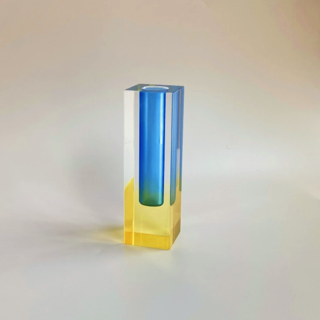 prismatic-acrylic-vase-organizer-with-rainbow-light-effect-img11.png