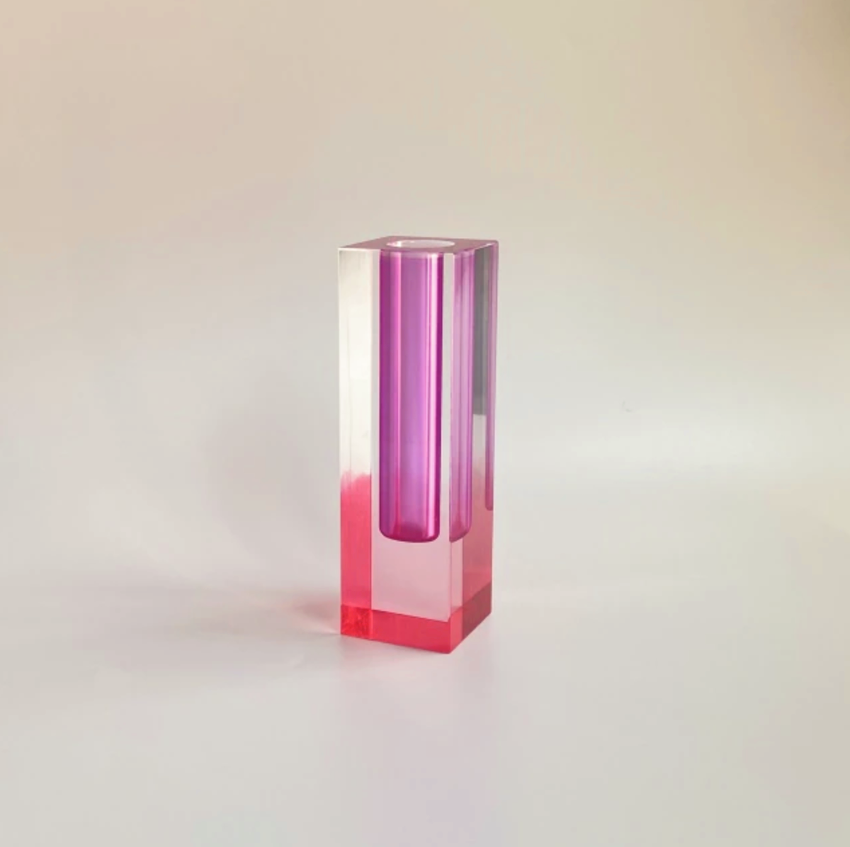 prismatic-acrylic-vase-organizer-with-rainbow-light-effect-img12.png