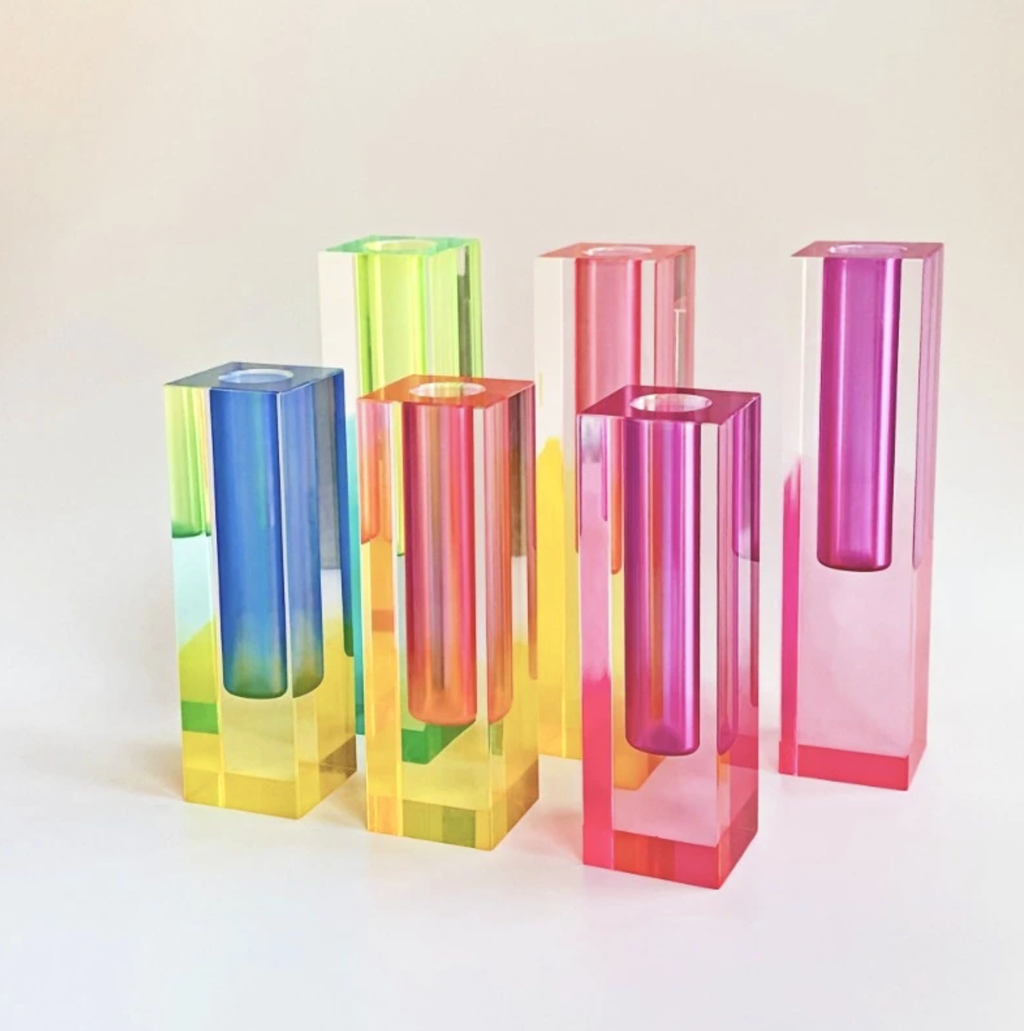 prismatic-acrylic-vase-organizer-with-rainbow-light-effect-img2.png