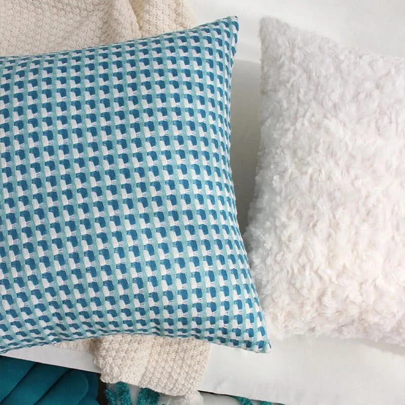 scandinavian-minimalist-contrast-throw-pillow-cover-img4.webp