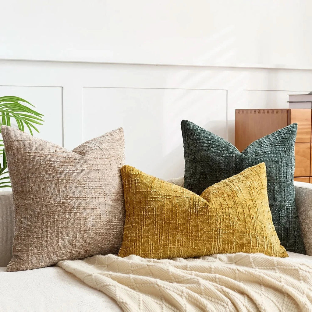 soft-chenille-throw-pillow-cover-with-bamboo-texture-img1.webp