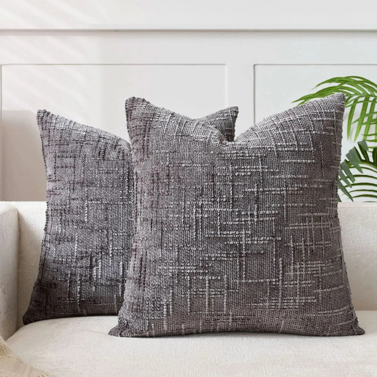 soft-chenille-throw-pillow-cover-with-bamboo-texture-img10.webp