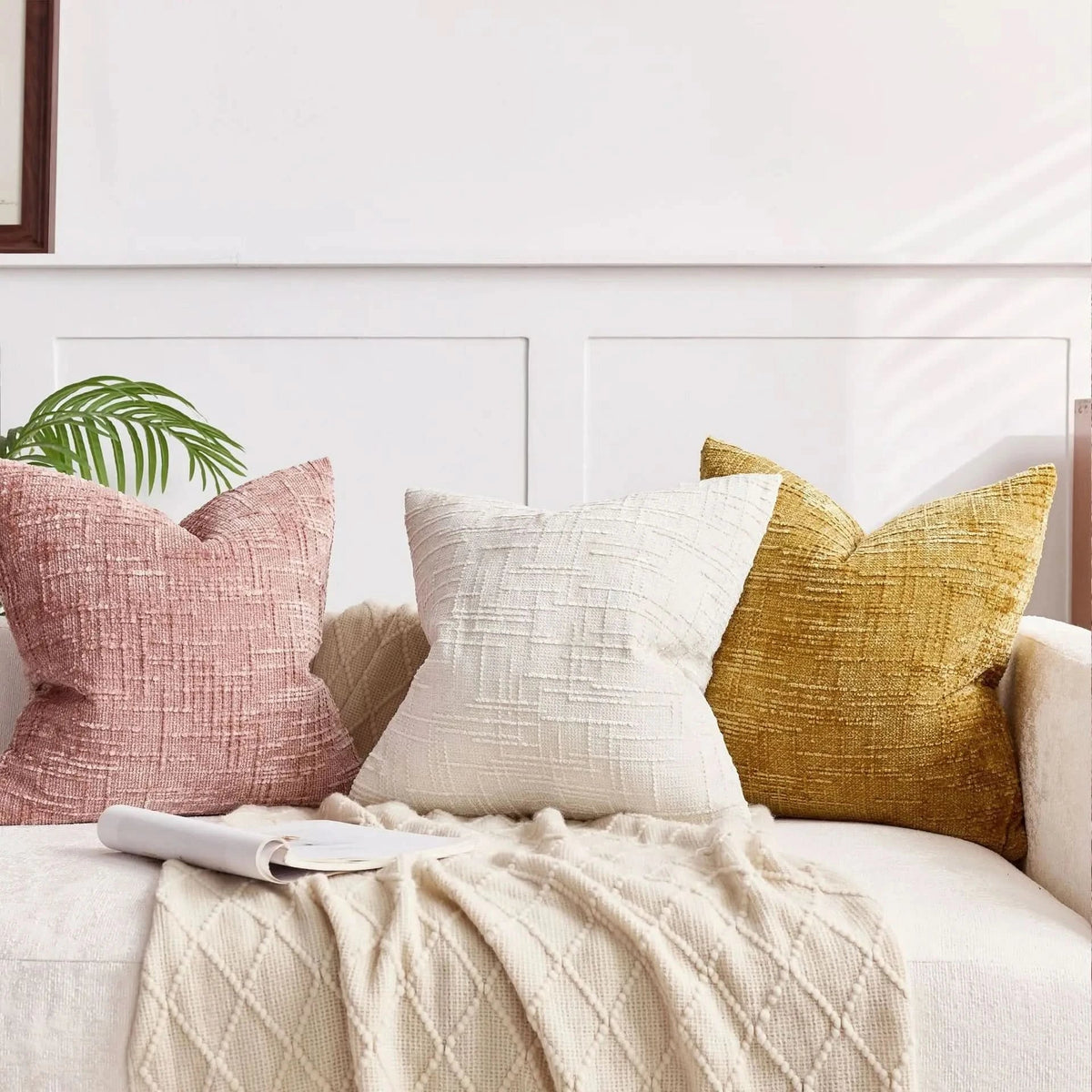 soft-chenille-throw-pillow-cover-with-bamboo-texture-img2.webp