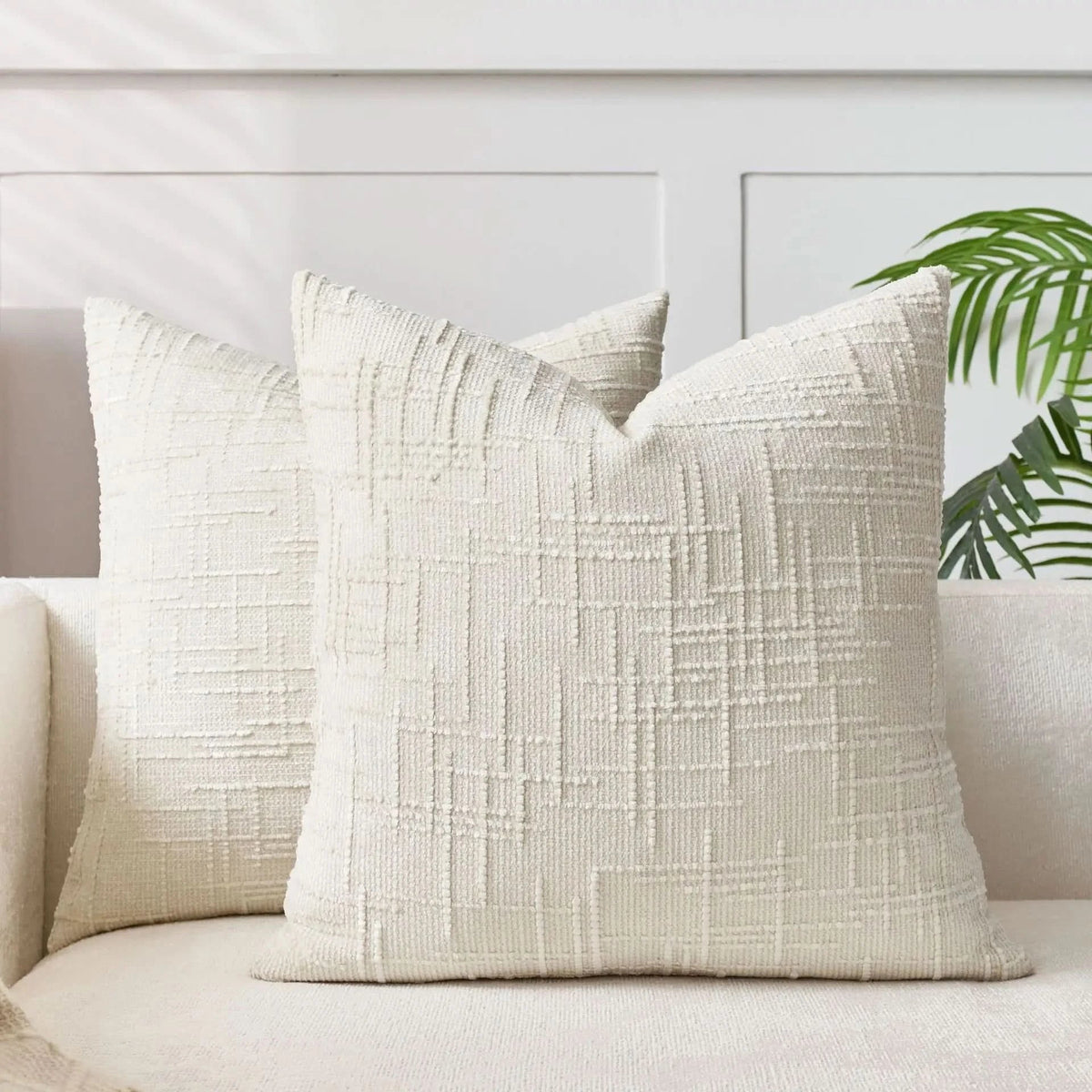 soft-chenille-throw-pillow-cover-with-bamboo-texture-img6.webp