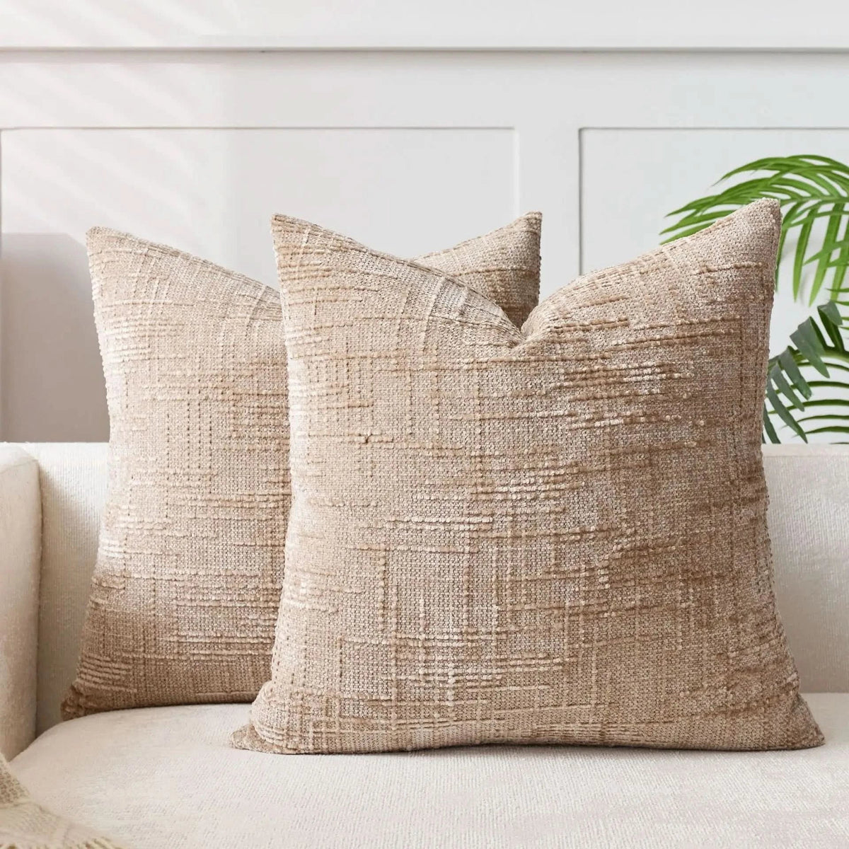 soft-chenille-throw-pillow-cover-with-bamboo-texture-img7.webp