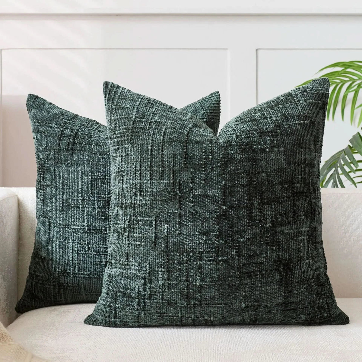 soft-chenille-throw-pillow-cover-with-bamboo-texture-img8.webp
