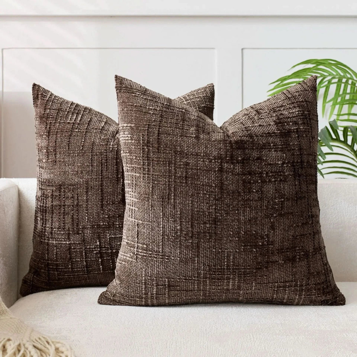 soft-chenille-throw-pillow-cover-with-bamboo-texture-img9.webp