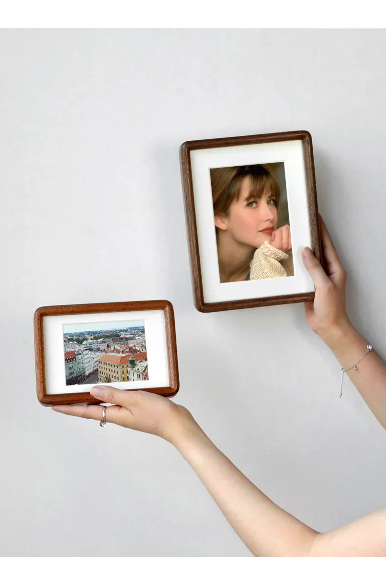 solid-hardwood-photo-frame-with-cream-passe-partout-img10.jpg