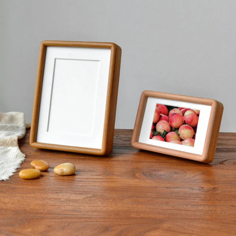solid-hardwood-photo-frame-with-cream-passe-partout-img11.jpg
