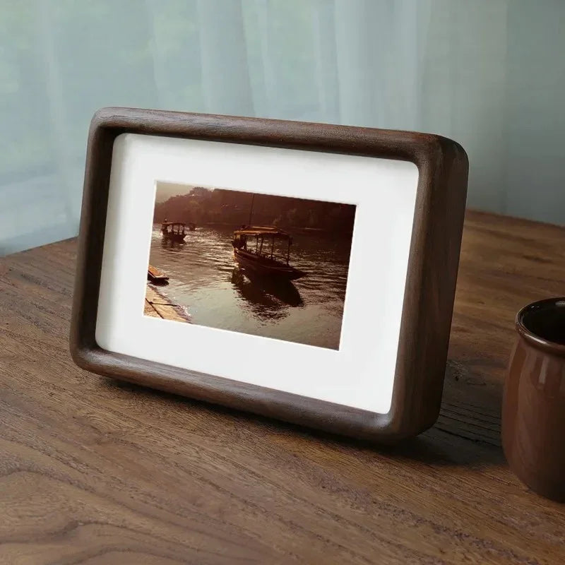 solid-hardwood-photo-frame-with-cream-passe-partout-img2.jpg