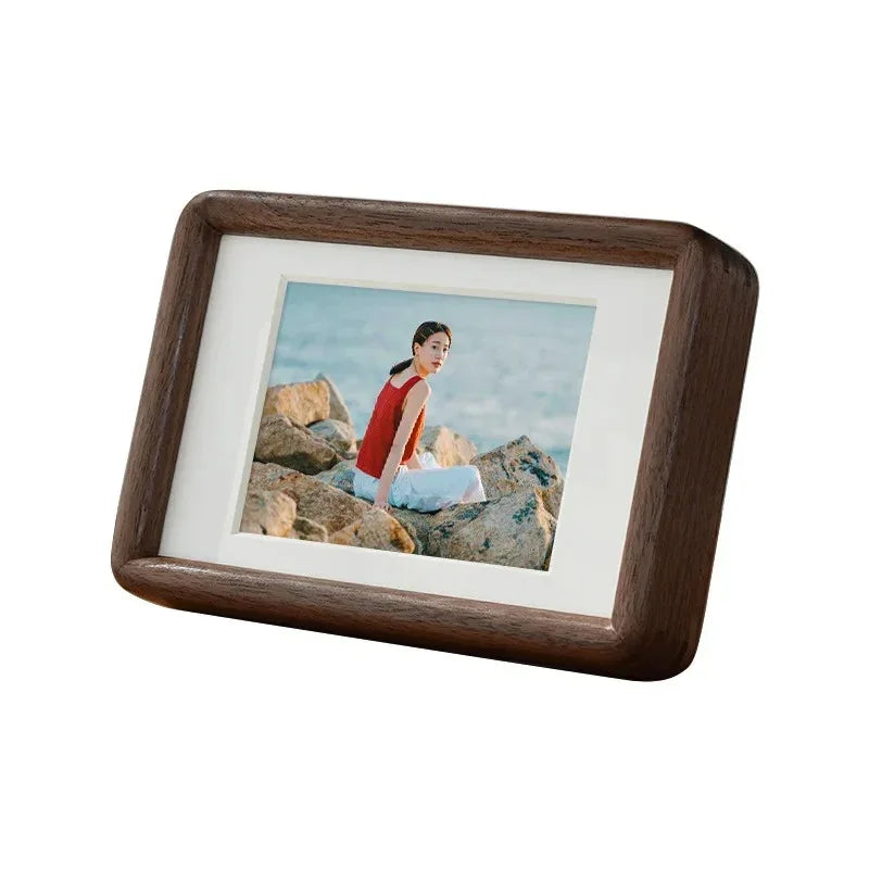 solid-hardwood-photo-frame-with-cream-passe-partout-img3.jpg