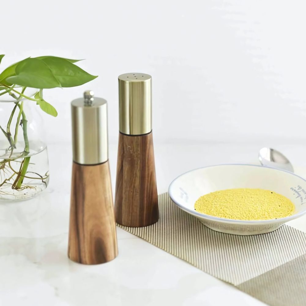 spicewood-elegant-salt-and-pepper-mill-set-made-of-wood-img2.jpg