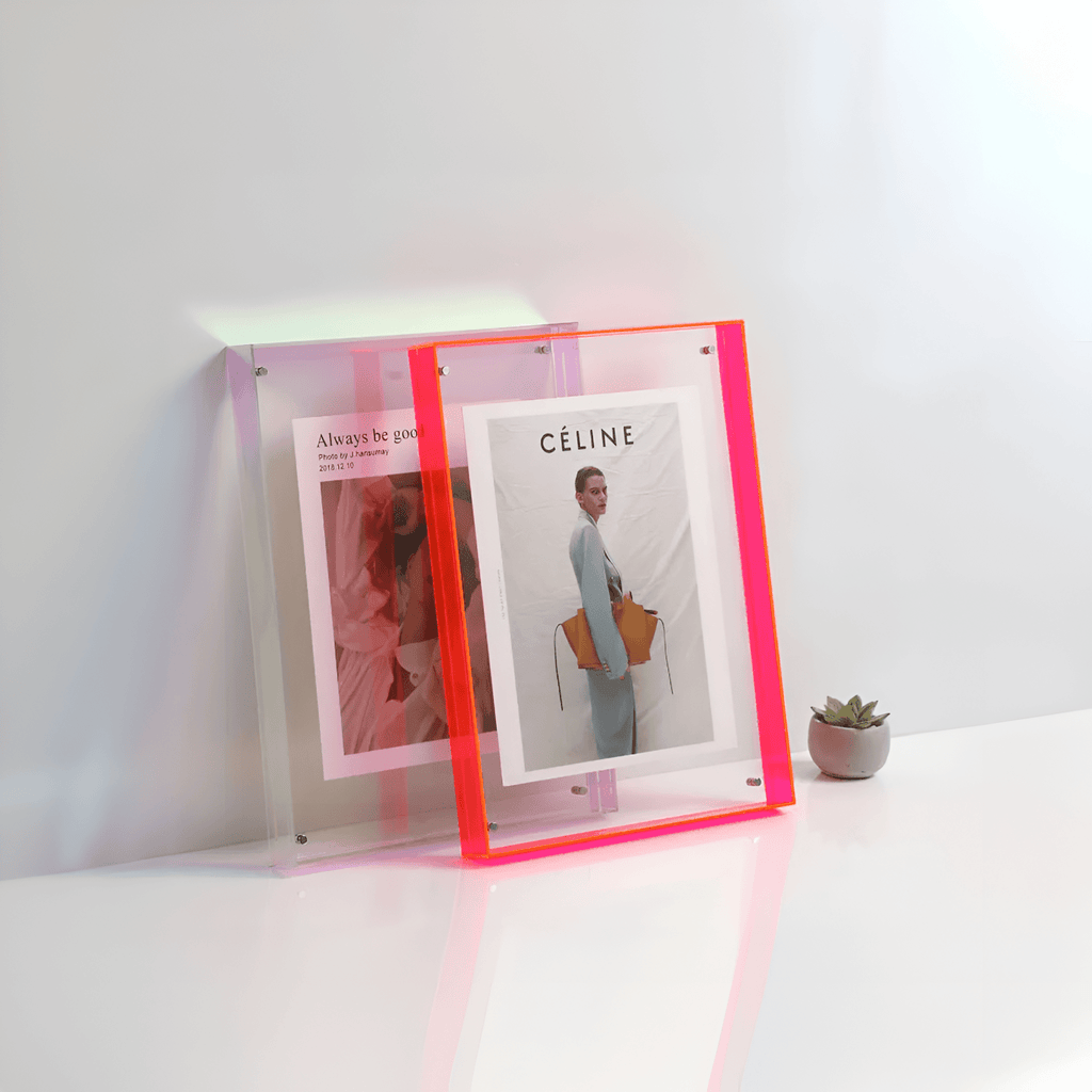 transparent-acrylic-photo-frame-with-sculptural-minimalism-img1.png