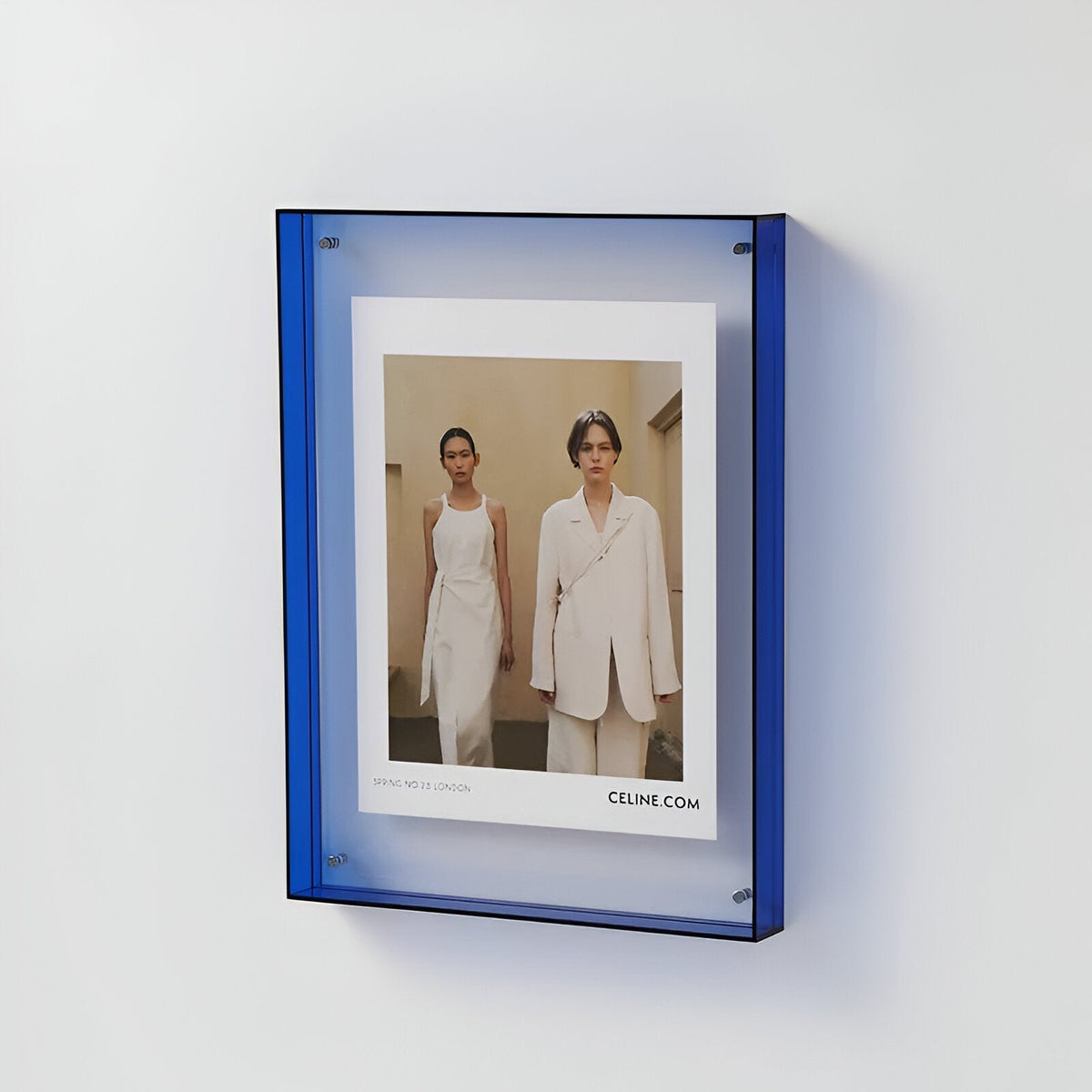 transparent-acrylic-photo-frame-with-sculptural-minimalism-img12.jpg