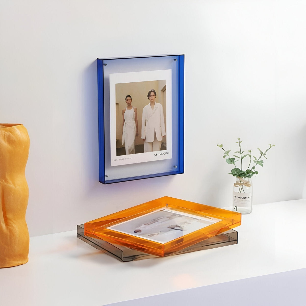 transparent-acrylic-photo-frame-with-sculptural-minimalism-img2.jpg
