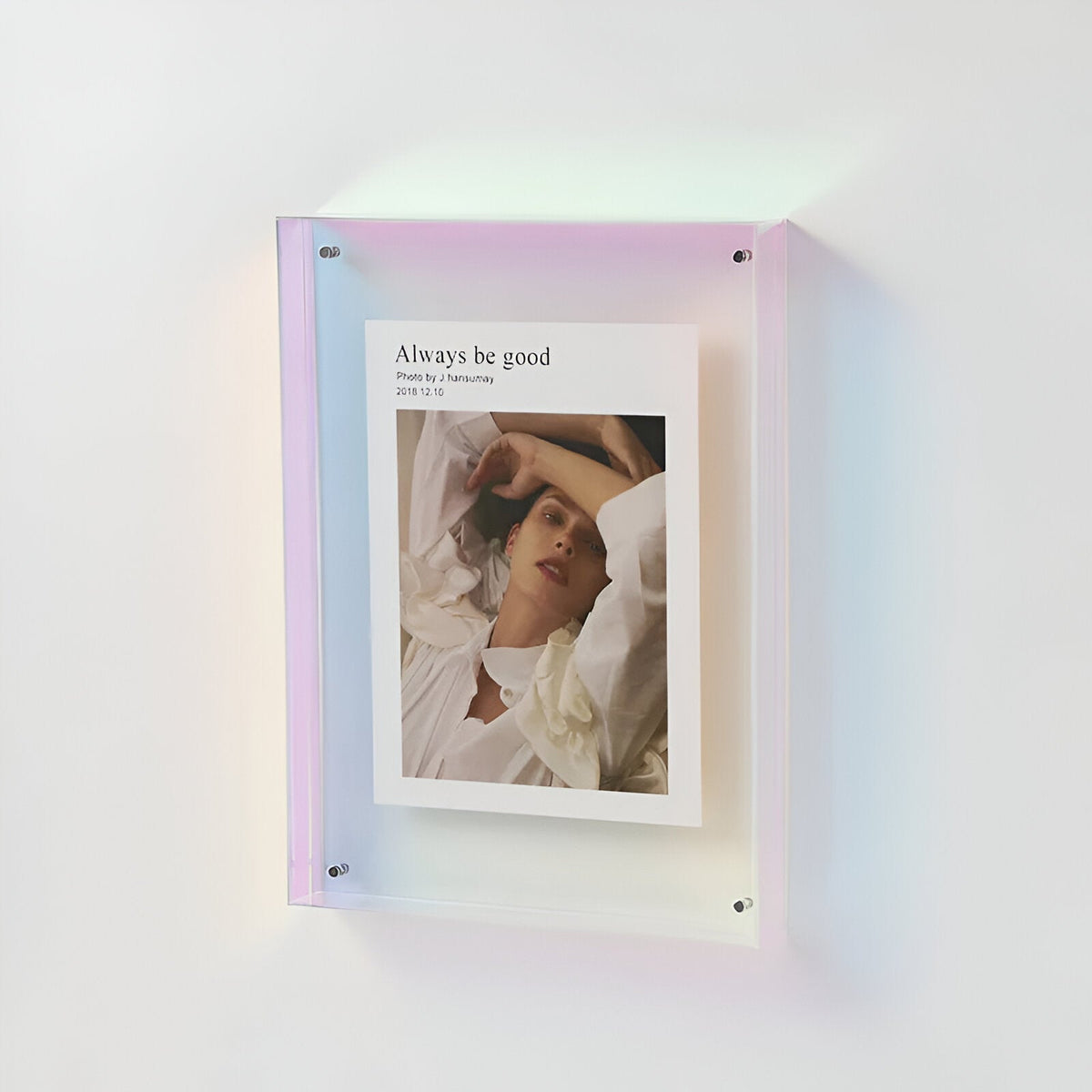 transparent-acrylic-photo-frame-with-sculptural-minimalism-img8.jpg