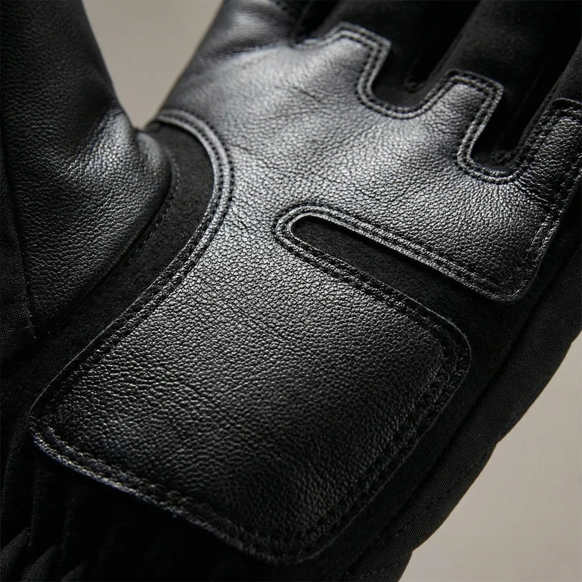 waterproof-winter-gloves-for-skiing-snowboarding-wind-resistant-non-slip-grip-img3.webp